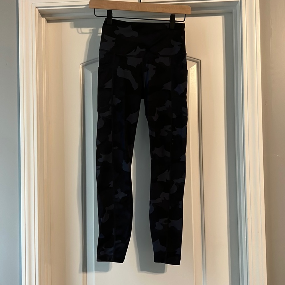 Danskin 90 degree leggings with pockets